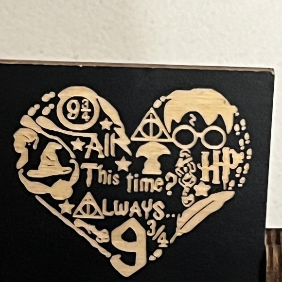 Harry Potter Heart Platform 9 3/4 Wooden Hand Crank Music Box Musical Movie New - Picture 3 of 10